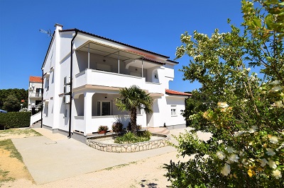 Apartmani za vaš godišnji odmor u centru Lopara na otoku Rabu